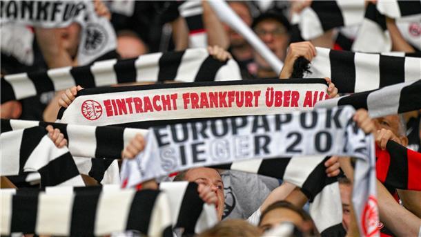 Die Fans von Eintracht Frankfurt dürfen nicht ins Stadion nach Neapel. (Archivbild)