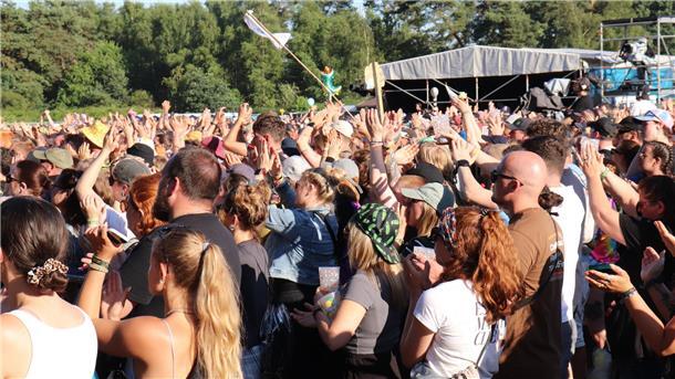 Hurricane-Liveticker: Ein Wahnsinns-Festival geht zu Ende Die Festivalbesucher gehen zum Ende nochmal richtig ab. Auf ein gelungenes Wochenende!