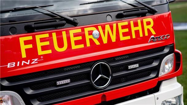 Feuerwehr befreit Kleinkind aus verschlossenem Auto Die Feuerwehr in Wilhelmshaven befreit ein kleines Kind aus einem verschlossenen Auto. (Symbolbild)