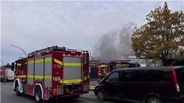 Vier Verletzte nach Explosion auf Tankstellen-Gelände Die Feuerwehr ist an einem Tankstellengelände in Castrop-Rauxel im Einsatz.