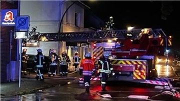 Drei Verletzte bei Feuer in Mehrfamilienhaus in Zeven Die Feuerwehr konnte den Brand in Zeven schnell löschen und Bewohner in Sicherheit bringen.