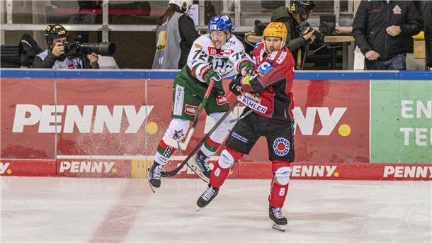 Pinguins müssen das Ruder wieder rumreißen Die Fischtown Pinguins um Nino Kinder (rechts) ließen gegen Augsburg zu viele Chancen liegen.
