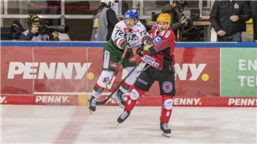 Die Fischtown Pinguins um Nino Kinder (rechts) ließen gegen Augsburg zu viele Chancen liegen.