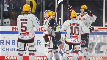 DIe Fischtown Pinguins und die Nürnberg Ice Tigers boten Playoff-Eishockey wie es sein soll. Am Ende jubelten die Bremerhavener.