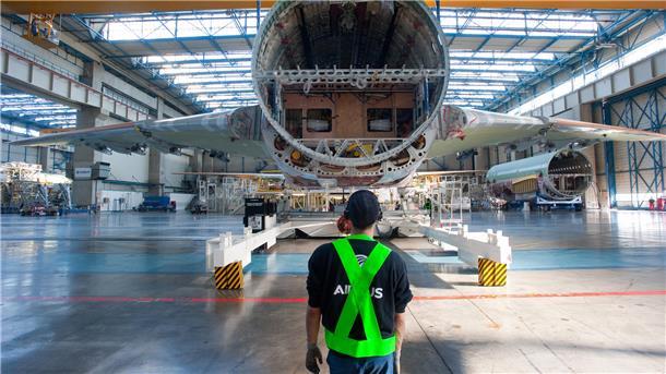Die Flieger des Mittel- und Langstreckenjets der A330-Baureihe werden in Toulouse endmontiert, Rumpfsektionen, das Seitenleitwerk und die Kabineneinrichtung kommen aus den Airbus-Werken an der Elbe.