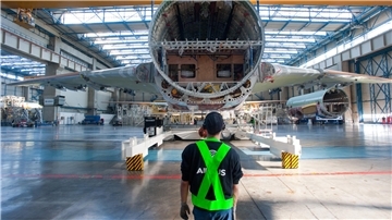 Die Flieger des Mittel- und Langstreckenjets der A330-Baureihe werden in Toulouse endmontiert, Rumpfsektionen, das Seitenleitwerk und die Kabineneinrichtung kommen aus den Airbus-Werken an der Elbe.