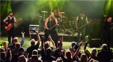 Die Folkrock-Band Rauhbein aus Hessen sorgt für beste Stimmung beim Festival Rock den Lukas.