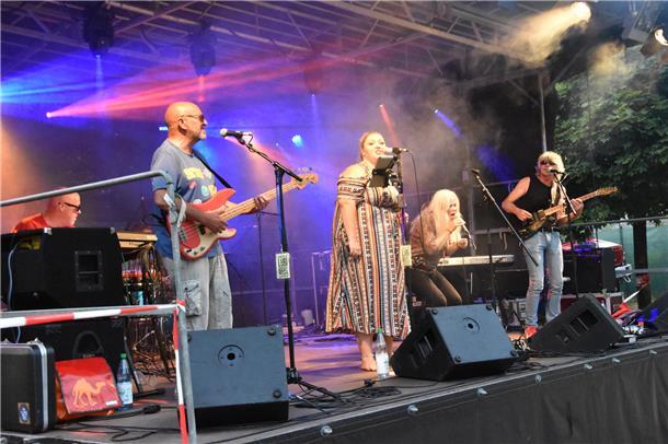 Die Formation Cotton Club ließ die 70er mit Funk und Soul wieder aufleben. 