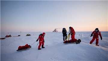 Die Forscher haben bei ihrer Arbeit auf der Eisscholle und durch ihre autonom arbeitenden Messstationen viele, viele Daten gesammelt. Sie wollen das Klimasystem der Arktis ganzheitlich verstehen.