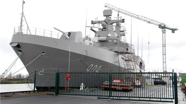Die Fregatte „Al Qadeer“ wird vermutlich in den nächsten Tagen in Richtung Ostsee zur Erprobung auslaufen. Stahlbau-Nord soll die Arbeiten am letzten Schiff der Serie beendet haben.