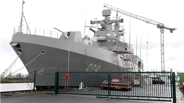 Die Fregatte „Al Qadeer“ wird vermutlich in den nächsten Tagen in Richtung Ostsee zur Erprobung auslaufen. Stahlbau-Nord soll die Arbeiten am letzten Schiff der Serie beendet haben.