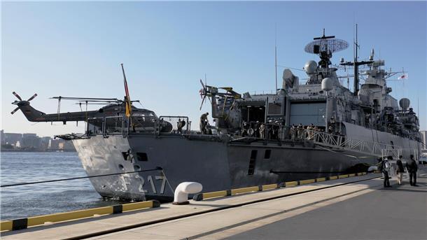 Sail-Auftakt auf der „Bayern“: Hier feiert der Bundespräsident heute Oktoberfest Die Fregatte Bayern der deutschen Marine hat am Tokyo International Cruise Terminal festgemacht. Erstmals seit rund 20 Jahren hat damit ein deutsches Marineschiff in Japan angelegt.