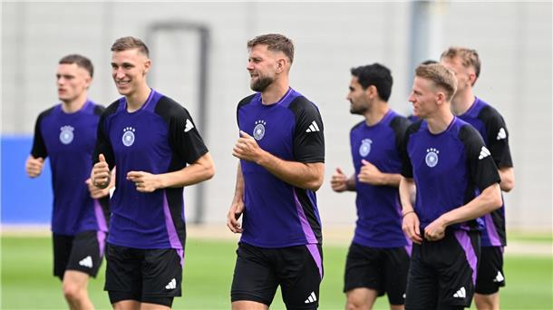 Die Fußball-Nationalmannschaft um Niclas Füllkrug (M.) will in Dortmund das Viertelfinale erreichen.