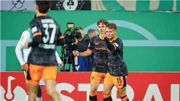 Kaiserslautern jubelt in Fürth - Kurioser Platzverweis Die Gäste gingen früh in Führung.