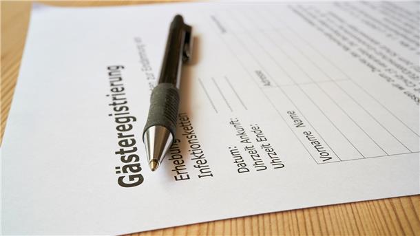 Die Gästeregistrierung in Restaurants ist nur eine von mehreren Maßnahmen, Infektionsketten zu unterbrechen. Die Containmentscouts sind im Falle einer Infektion aber Schlüsselfiguren, um Infektionen nachzuverfolgen.