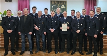 Die geehrten und beförderten Mitglieder der Ortsfeuerwehr Brillit.