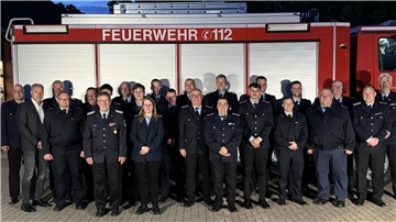 Die geehrten und beförderten Mitglieder der Ortsfeuerwehr Gnarrenburg.