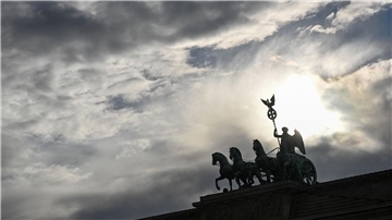 Die Gefühlslage der Nation ist nach Einschätzung des Psychologen Stephan Grünewald derzeit schwierig und stark von Verdrängung geprägt (Archivbild). 