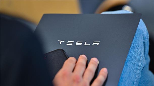 Tesla darf Gelände vergrößern - Protest soll stärker werden Die Gemeindevertreter in Grünheide stimmten für die Erweiterungspläne der dortigen Tesla-Fabrik.