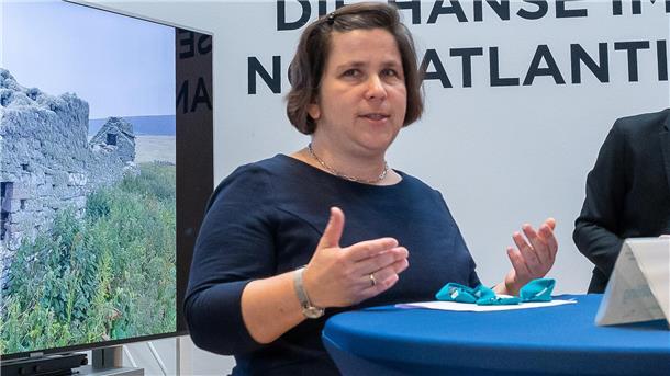 Neue DSM-Sonderausstellung: Überraschendes über die Hanse Die Direktorin Prof. Dr. Ruth Schilling (Foto), zeigt Aufnahmen der Grabungsstätten und gibt Einblick in die Arbeit auf den Shetlandinseln.