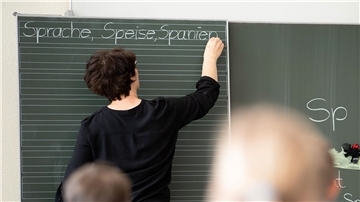Die GEW schlägt eine bessere Bezahlung für angehende Lehrer vor und eine Erhöhung der Zahl der Studienplätze für das Lehramt.