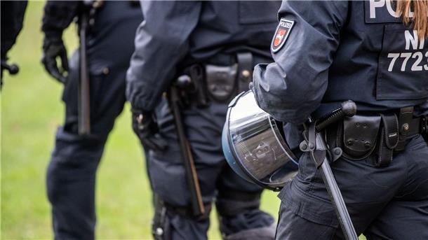 Gewalt gegen Einsatzkräfte weiterhin auf hohem Niveau Die Gewalttaten gegen Einsatzkräfte nehmen in Niedersachsen auch in diesem Jahr zu. (Symbolfoto)