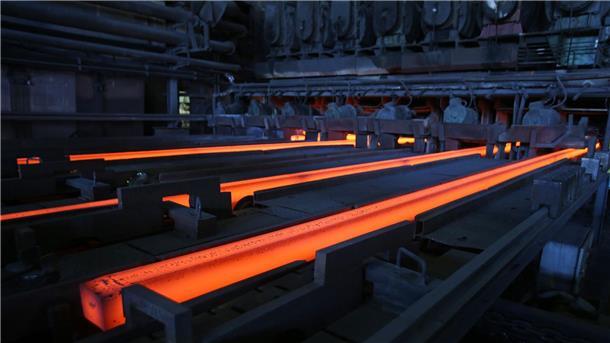 Tarifrunde für Metall- und Elektroindustrie startet Die Gewerkschaft IG Metall fordert für die rund 138.000 Beschäftigten in der norddeutschen Metall- und Elektroindustrie sieben Prozent mehr Geld. Auszubildende sollen 170 Euro mehr bekommen.