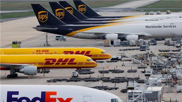 Luftsicherheitskräfte streiken auch in Köln-Bonn Die Gewerkschaft Verdi hat die zunächst auf Frankfurt und Hamburg beschränkten Warnstreiks der Luftsicherheitskräfte auf den Flughafen Köln/Bonn ausgedehnt.