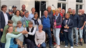 Viele Menschen vor dem Museum Nordenham