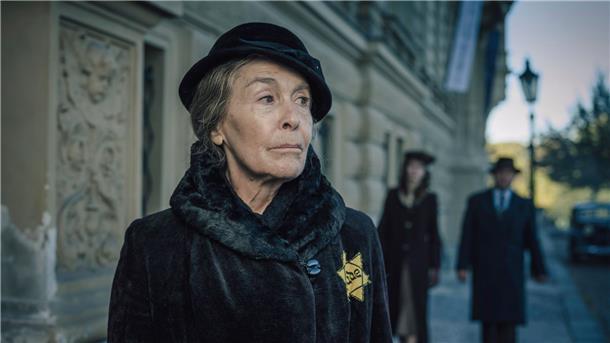 ARD-Drama: „Martha Liebermann - Ein gestohlenes Leben“ Die großbürgerliche Witwe Martha Liebermann (Thekla Carola Wied) hätte sich niemals vorstellen können, ihre geliebte Heimat im Alter von 85 Jahren verlassen zu müssen.