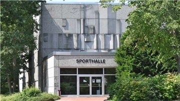 Die Großsporthalle in Brake: Im ersten Bauabschnitt wird die Deckenbeleuchtung saniert.