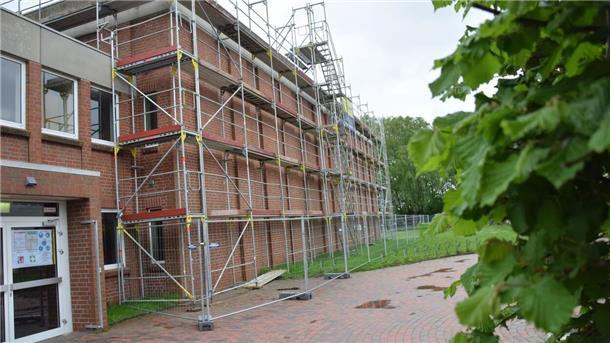 Die Sporthalle am Luisenhof in Nordenham ist eingerüstet.