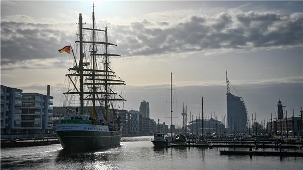 Die Großveranstaltung Lütte Sail wird wegen der Pandemie in fünf kleinere, umzäunte „Erlebnisinseln“ rund um den Alten und Neuen Hafen aufgeteilt.