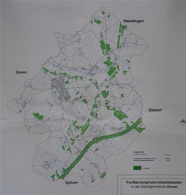 Die grün gekennzeichneten Flächen zeigen die sogenannten Gunststandorte für die Ausweisung von Solarparks im Gebiet der Samtgemeinde Zeven. Grundlage dieser Karte war ein Bodenwert von unter 30 Punkten.  