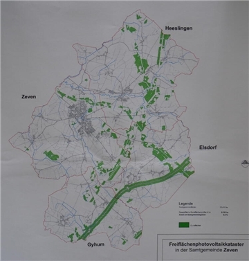 Die grün gekennzeichneten Flächen zeigen die sogenannten Gunststandorte für die Ausweisung von Solarparks im Gebiet der Samtgemeinde Zeven. Grundlage dieser Karte war ein Bodenwert von unter 30 Punkten.  