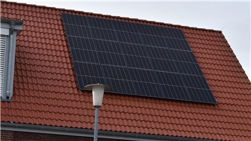 Die Grundschule Butjadingen in Burhave ist bereits umfassend saniert und auch mit PV-Anlagen auf den Dächern ausgestattet worden.