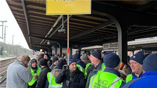 Bauernproteste: So unterstützen die Landwirte aus unserer Region die Großdemo Die Gruppen aus dem Cuxland, der Wesermarsch und dem Landkreis Rotenburg sind mittlerweile in Berlin angekommen.