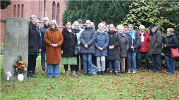 Gedenkveranstaltung am Synagogenstein an der Martin-Luther-Kirche in Hagen