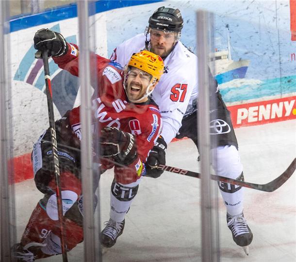 Traumtor von Bruggisser: Pinguins gewinnen Schlüsselspiel gegen Köln Die Haie gingen hart zur Sache. Brady Austin foult hier Miha Verlic und kassiert zwei Minuten Strafzeit.