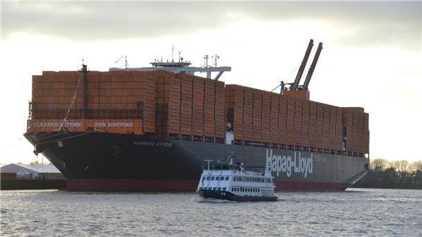 Containerschiff Schiff davor