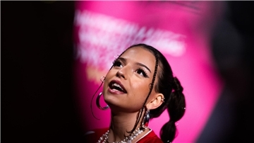 Die Hamburger Sängerin Nina Chuba wird als Frau im Musikbusiness eigener Aussage zufolge mehr hinterfragt.