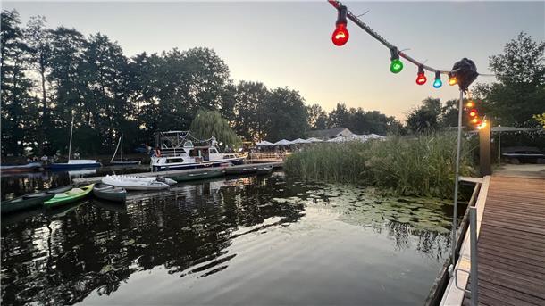 Das Foto zeigt Boote auf der Hamme. 