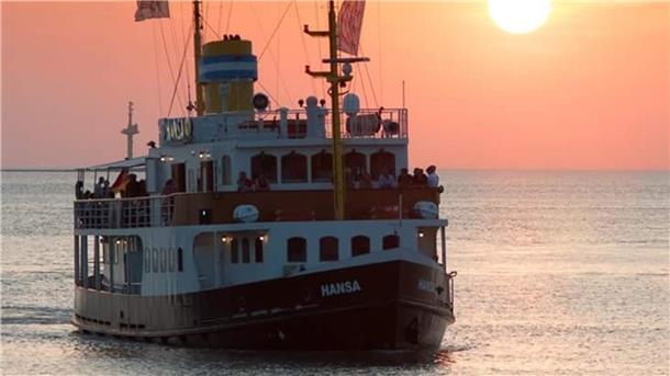 Die „Hansa“ bietet während der Maritimen Tage Panoramafahrten auf der Weser an.