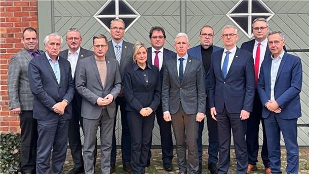  Die Hauptverwaltungsbeamten der Landkreise im Bezirk Lüneburg-Stade.
 