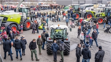Die Heeslinger Landmaschinenschau lockte am Wochenende trotz Winterwetters viele Besucher an. Das Unternehmen hatte ein buntes Programm für die ganze Familie auf die Beine gestellt.