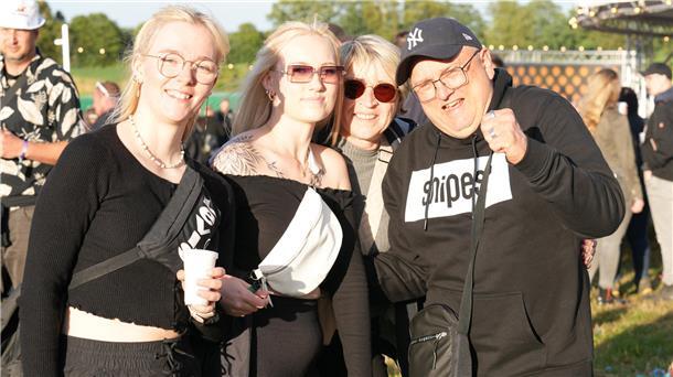 "Die Heide brennt" 2024 in Donnern: Party, Pyro-Technik und Tausende feierwütige...