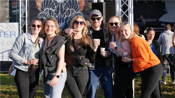 "Die Heide brennt" 2024 in Donnern: Party, Pyro-Technik und Tausende feierwütige...