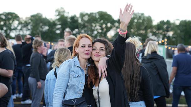 "Die Heide brennt" 2024 in Donnern: Party, Pyro-Technik und Tausende feierwütige...