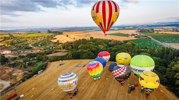 Die Magie der Ballons Die Heißluftballons sind richtig schön bunt!