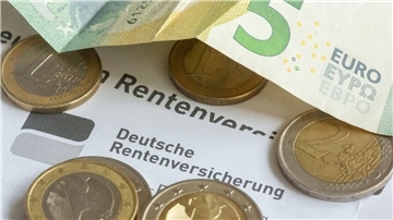 „Die Herausforderung ist kleiner als früher prognostiziert“, sag die Präsidentin der Deutschen Rentenversicherung über die Sicherheit der Rente.